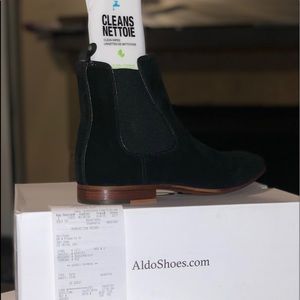Brand new Chelsea boots!!! NEVER WORN, retail 165$